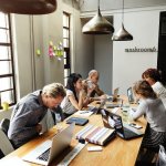 Чем меньше дистанция между сотрудниками, тем более она дружественная