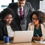 Как правильно женщине общаться с начальником, какие виды рабочих отношений у вас на работе