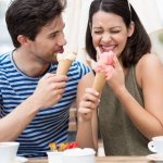 Как развеселить девушку