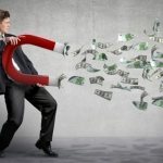 Мужчина с магнитом