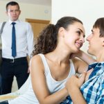 Парень застукал девушку с другим
