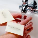 Повторяющиеся действия помогают больному человеку справиться с тревогой