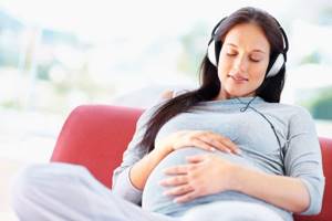прослушивание спокойной музыки снижает уровень стресса у беременных